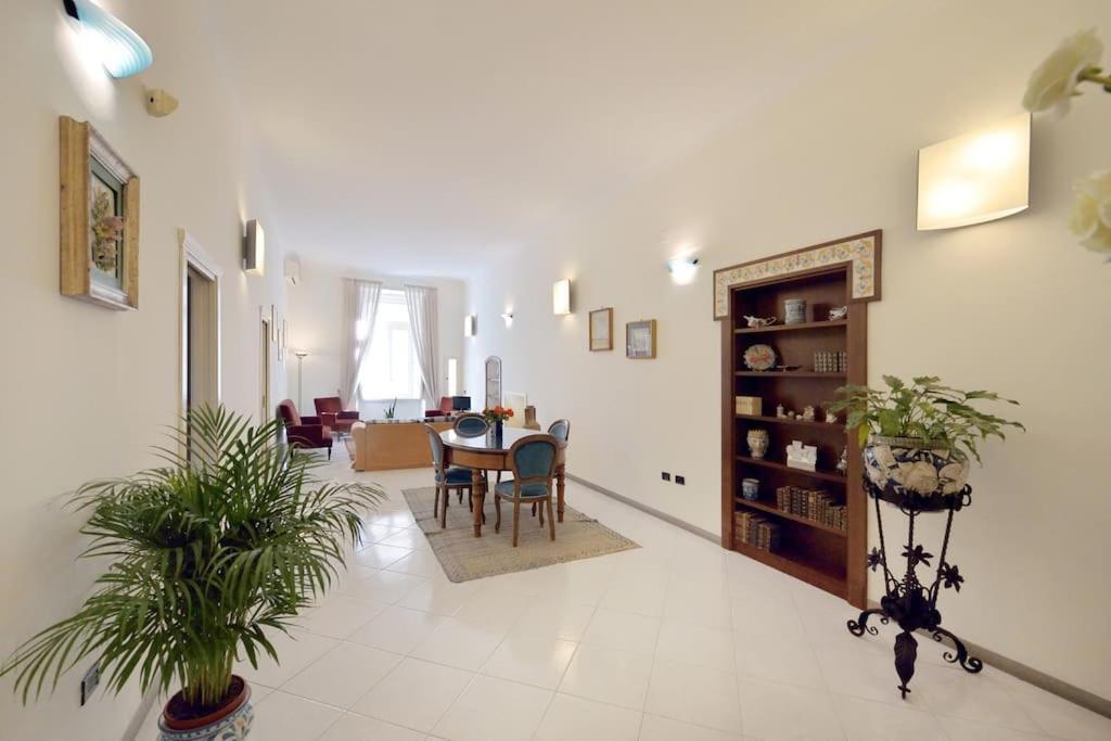 Charming Apartment Νάπολη Εξωτερικό φωτογραφία